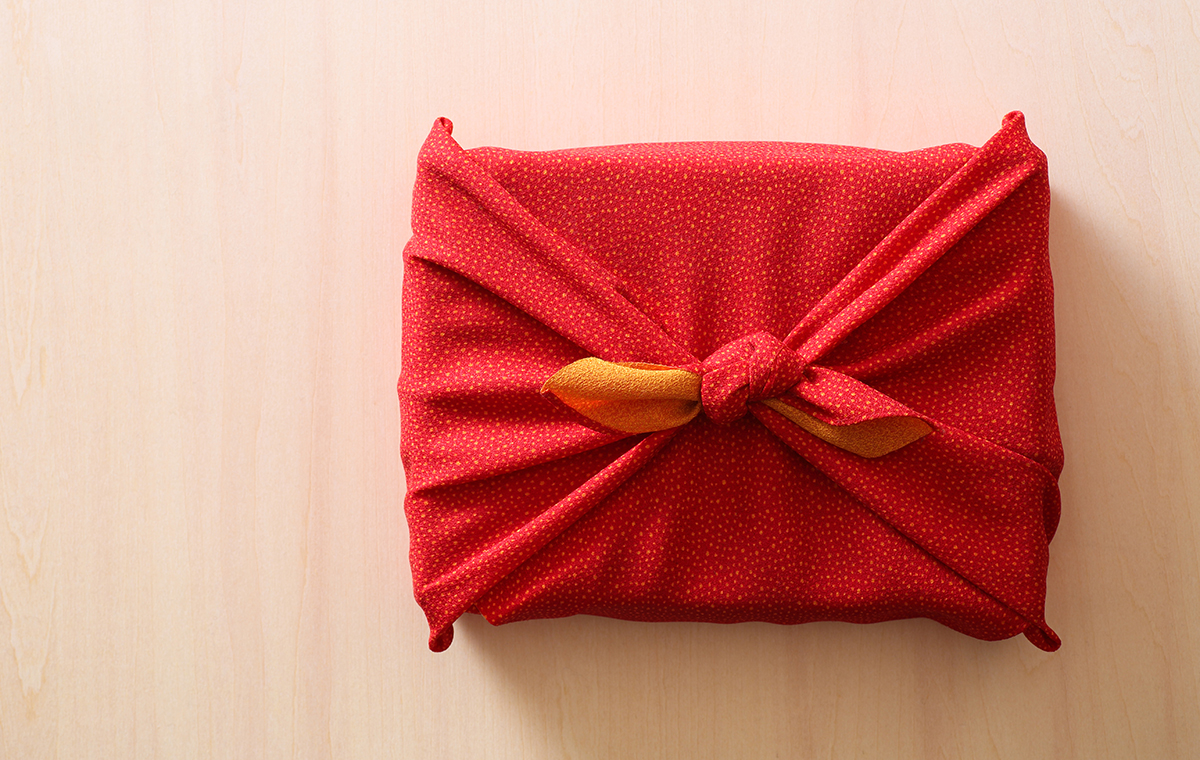 風呂敷で包んだ品物