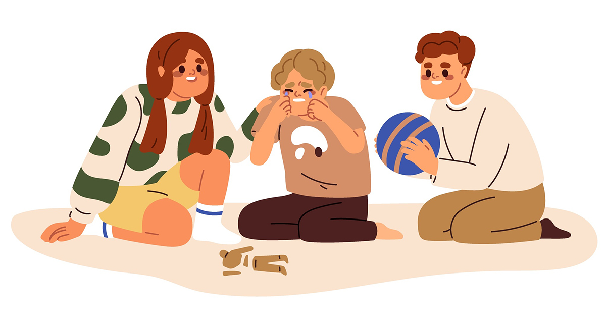 おもちゃが壊れて泣いている子どもと慰めている友達