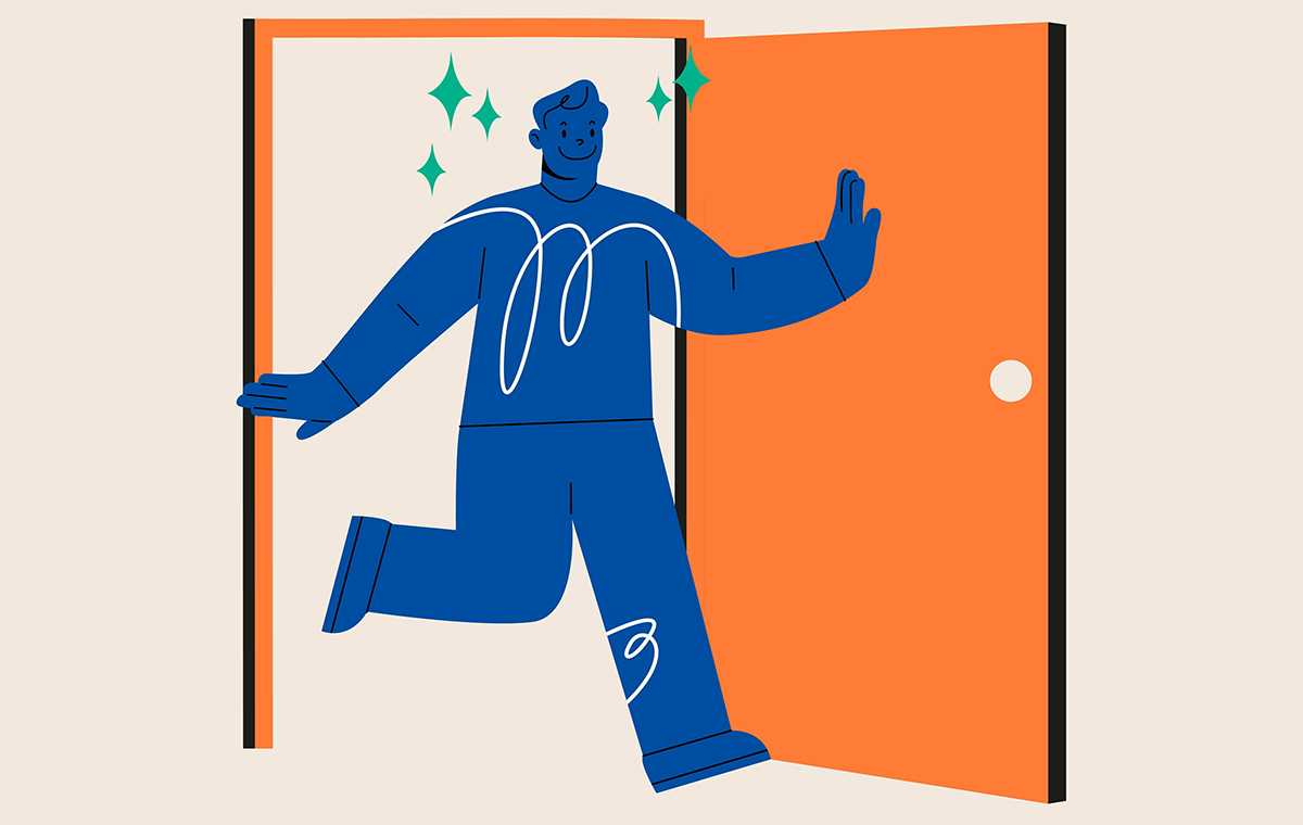 ドアを開ける男性