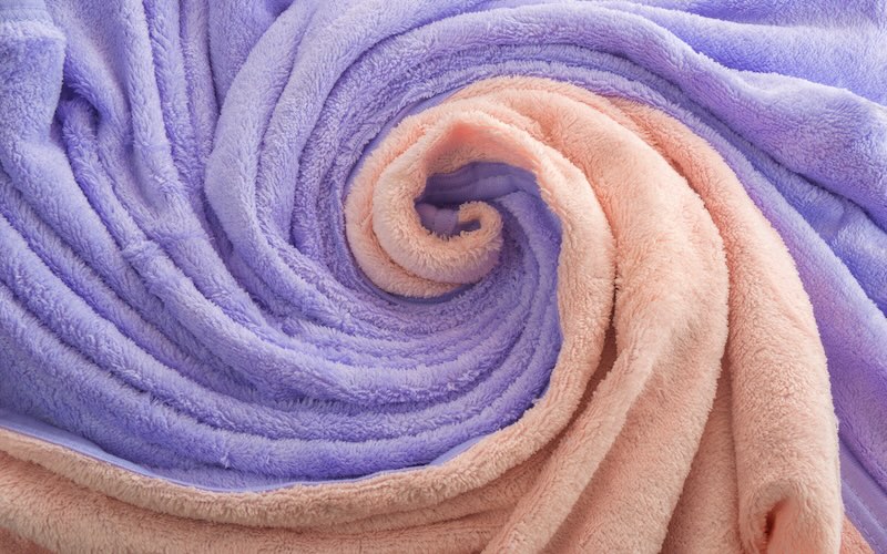 紫とオレンジのフリース生地