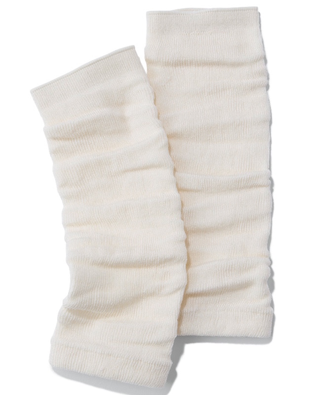 〝TABIO LEG LABO〟のレッグウォーマー［シルクレッグウォーマー ショート ］￥1,760（タビオ）