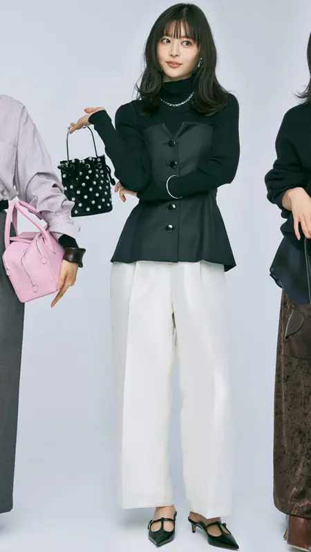 黒タートル×ビスチェ×白パンツ