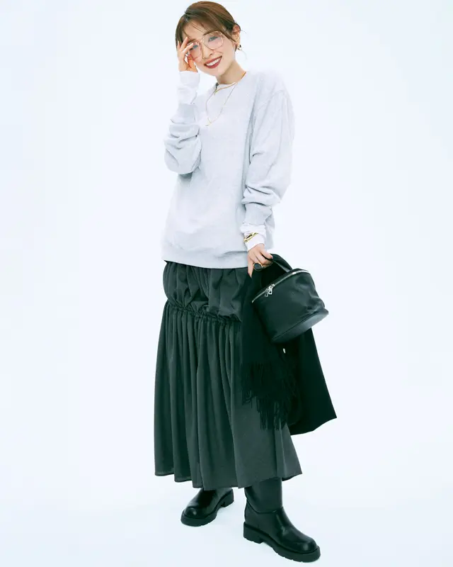 グレースウェット×ボリュームスカート×辛口アクセ