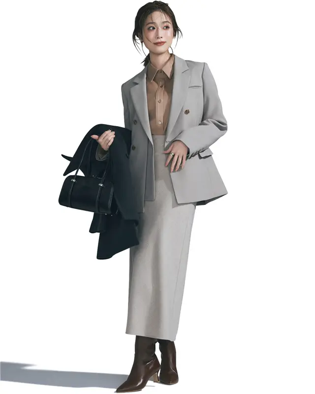 グレージャケット×ブラウンシャツ×タイトスカート