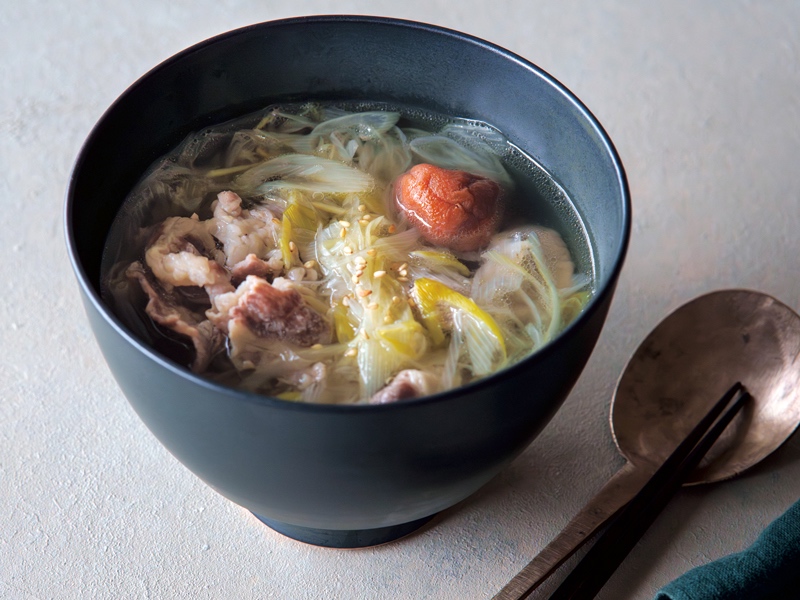 ねぎと豚しゃぶ肉の梅干しスープ