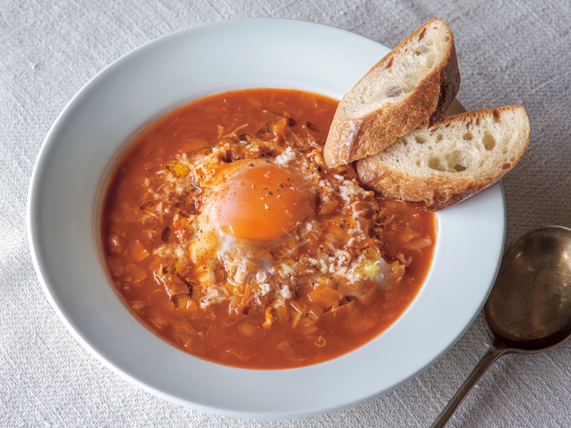 キャベツと卵のトマトスープ