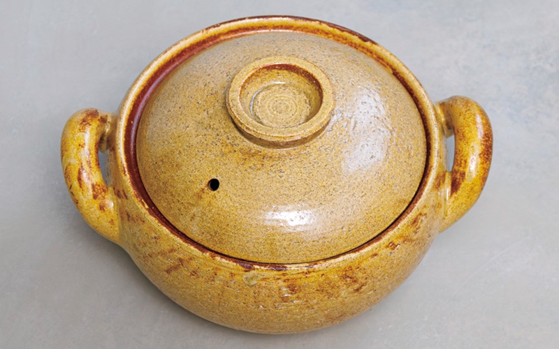 みそ汁鍋 ［大 直径23×高さ16cm］￥14,300（伊賀焼窯元 長谷園 東京店igamono）