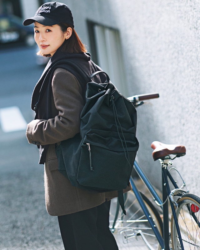 黒リュックコーデ