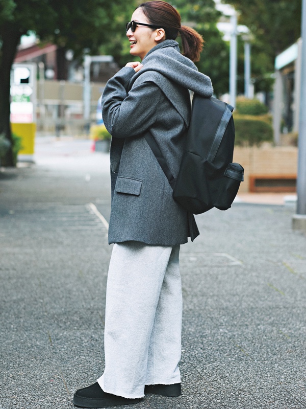 黒リュックコーデ