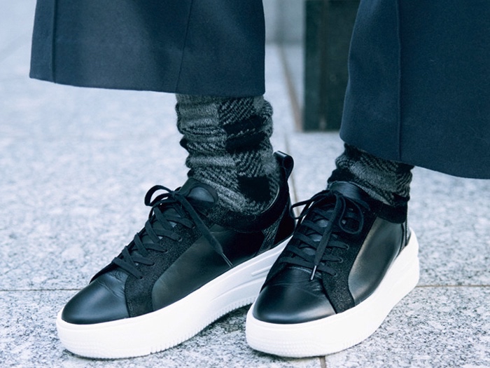 スニーカー×ソックス・タイツコーデ