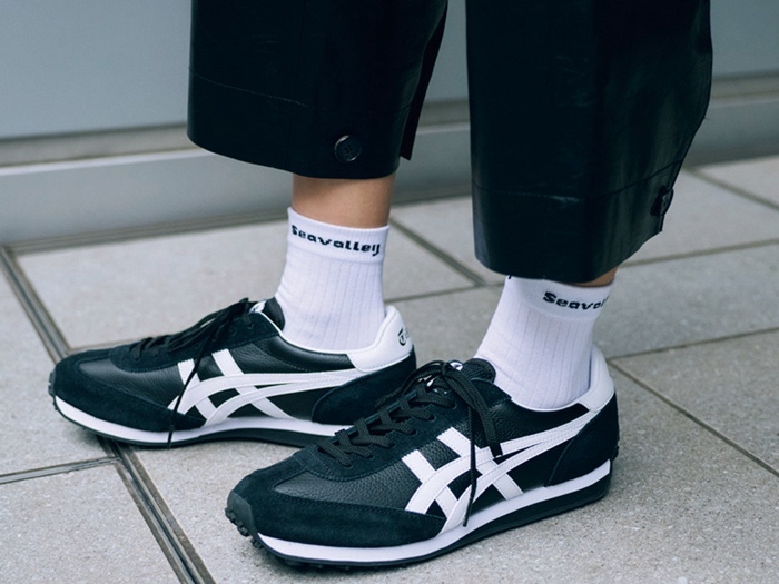 スニーカー×ソックス・タイツコーデ