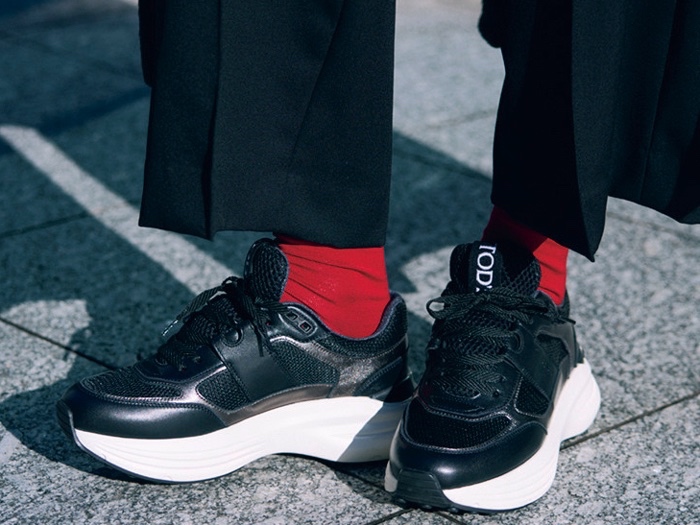 スニーカー×ソックス・タイツコーデ