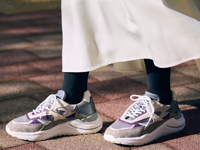 スニーカー×ソックス・タイツコーデ