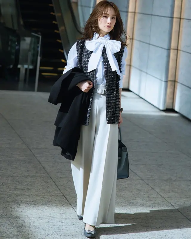 ツイードジレ×ボウタイブラウス×センタープレスパンツ