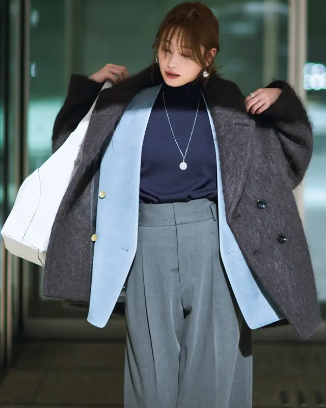 ジャコット×ノーカラージャケット×グレーパンツ