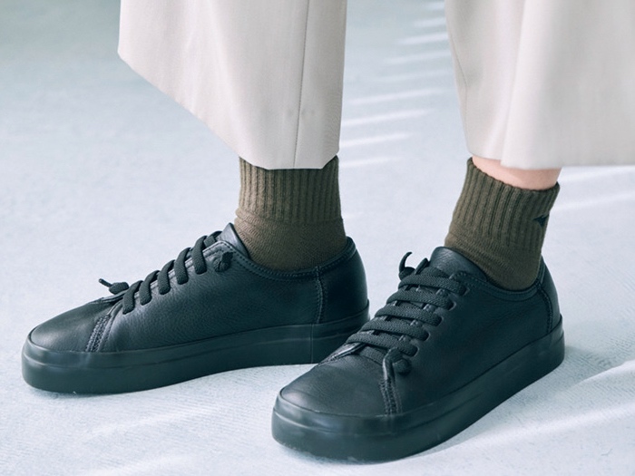 スニーカー×ソックス・タイツコーデ