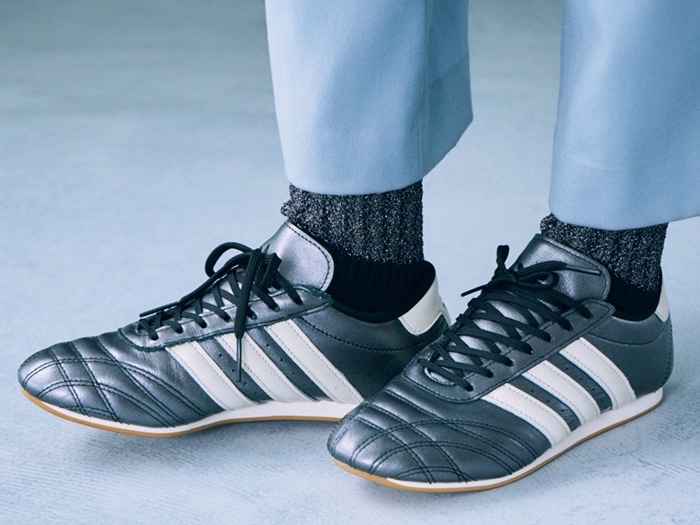 スニーカー×ソックス・タイツコーデ