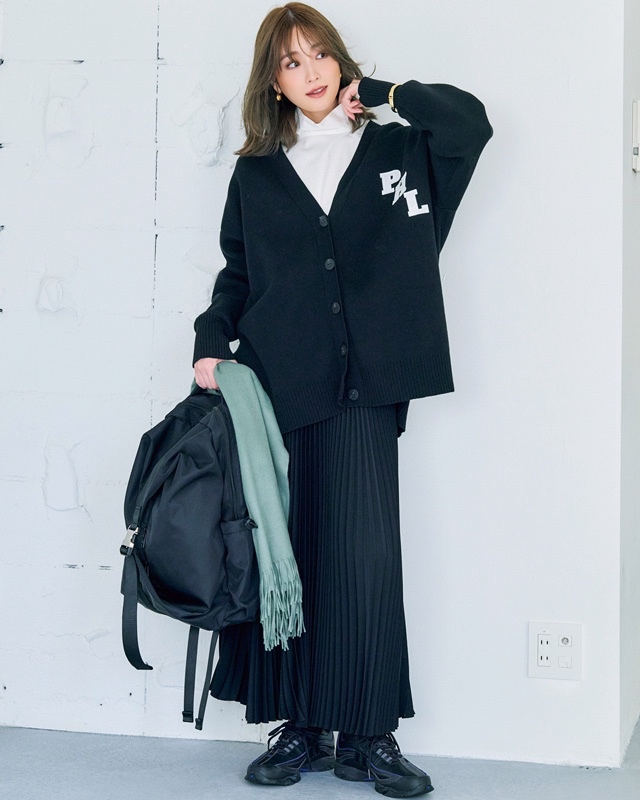 黒スニーカーコーデ