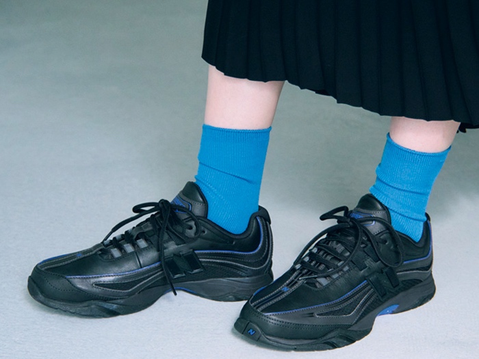 スニーカー×ソックス・タイツコーデ