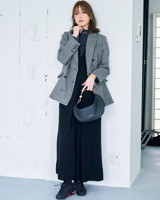 黒スニーカーコーデ