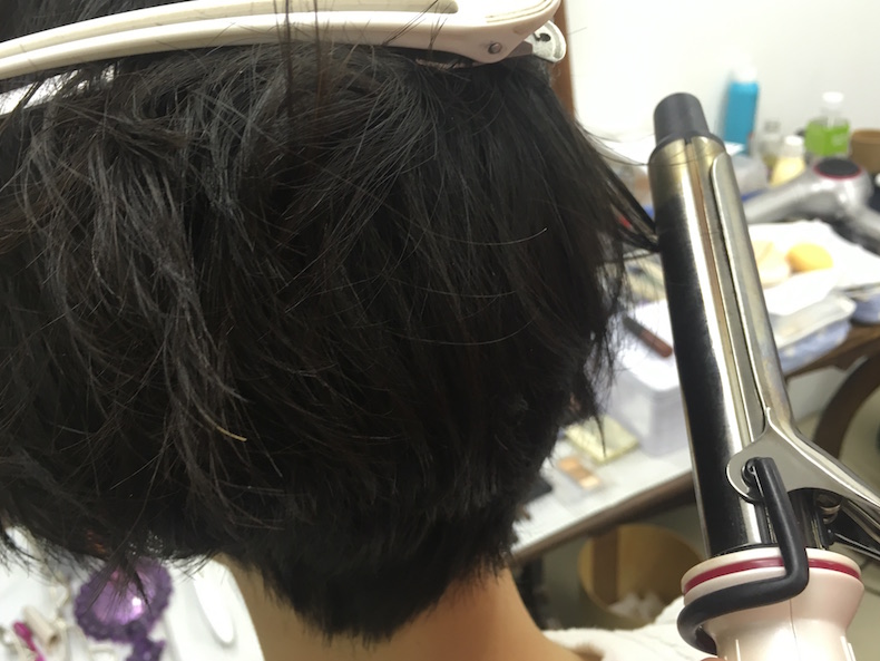 細かな束のミックス巻きで無造作ウエーブに！