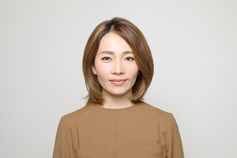 前髪なしボブヘアの正面写真