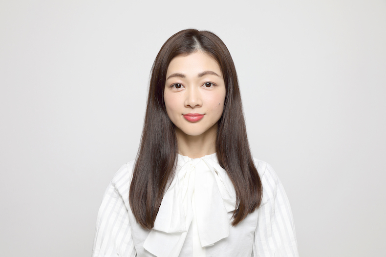 前髪なしロングヘアの正面写真