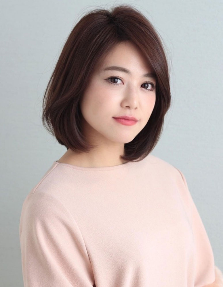 フェミニンな雰囲気の大人めナチュラルボブ