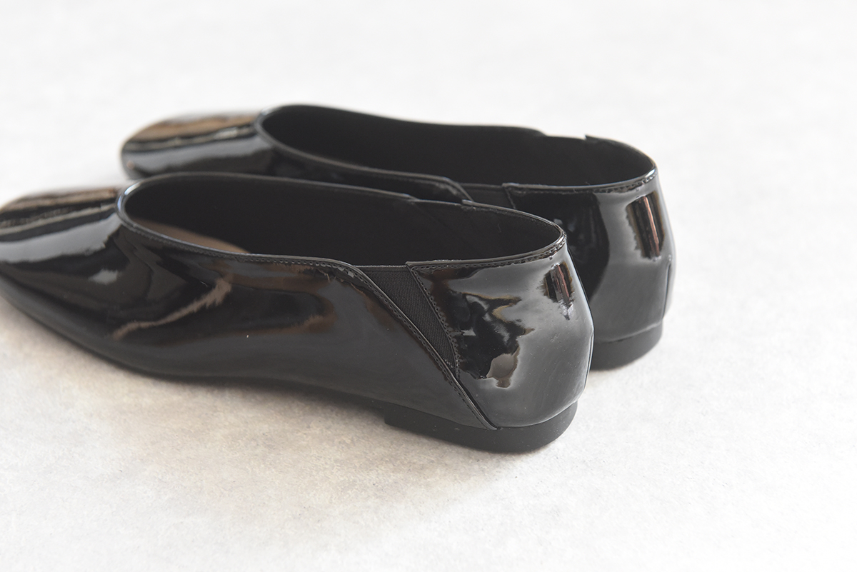 エナメル調スリッパ 寄り写真