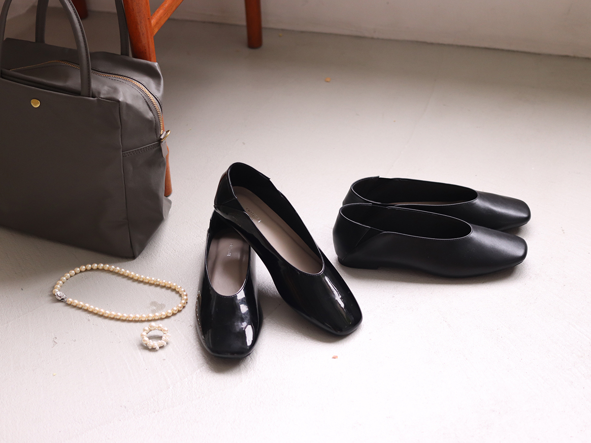 エナメル調のスリッパとマット調のスリッパ