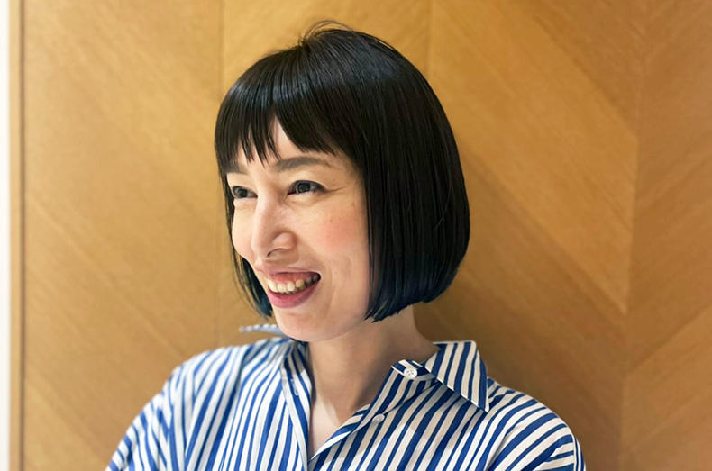 前髪ありのボブヘアの写真　斜め