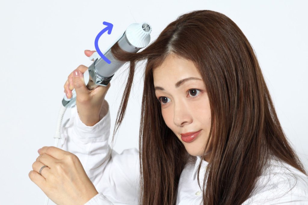 1：カールアイロンでワンカール巻く