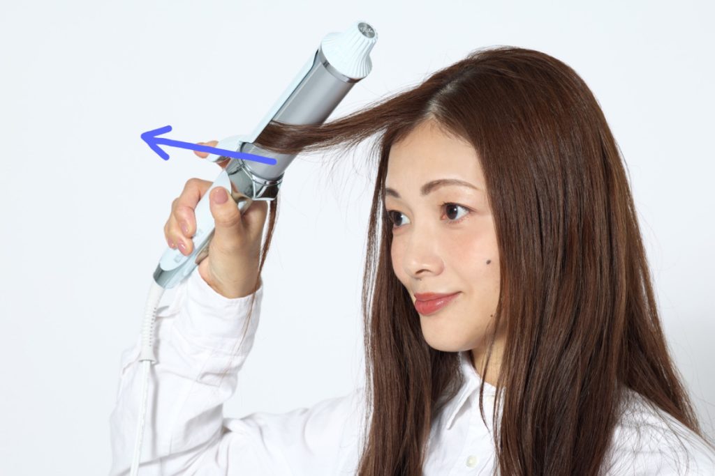 1：カールアイロンでワンカール巻く