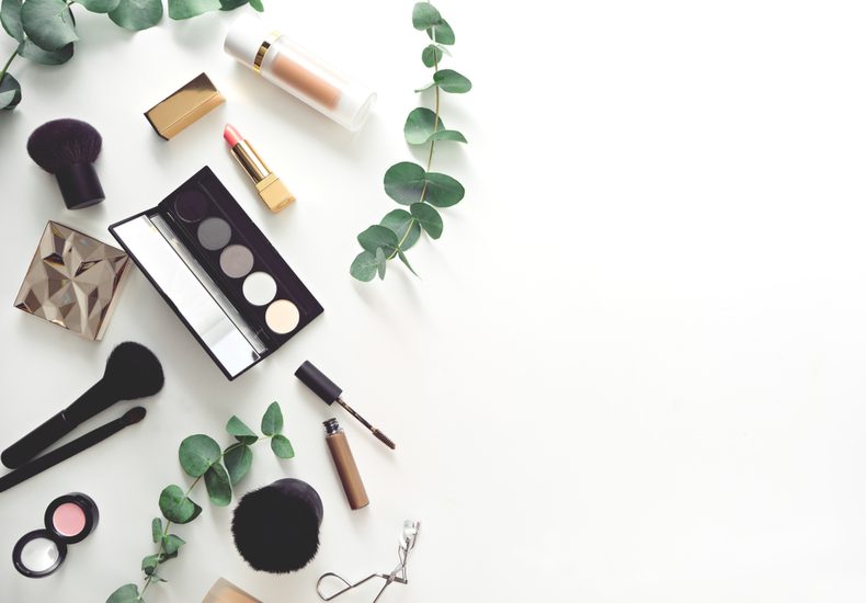 ざっくばらんに並べられたコスメ