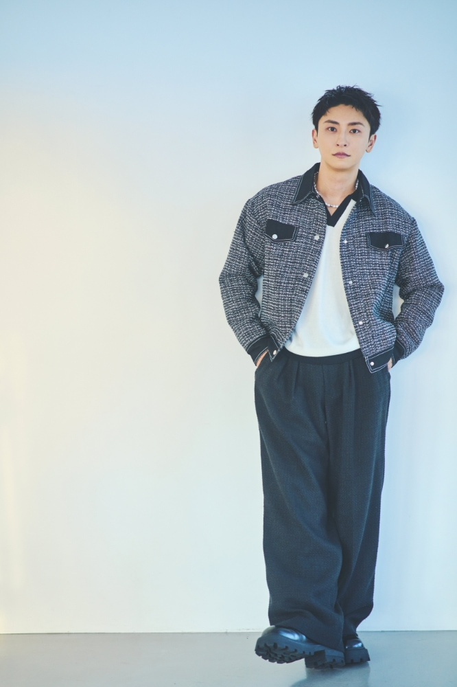 與さんのソロショット。全身写真