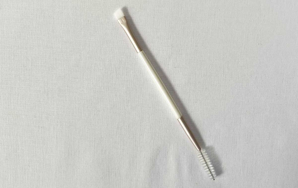 ダイソーの「ごくふわっ アイブロウブラシ」