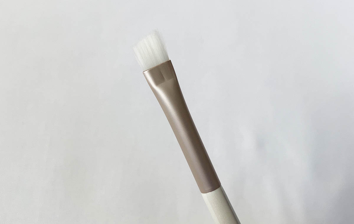 ダイソーの「ごくふわっ アイブロウブラシ」のブラシ部分