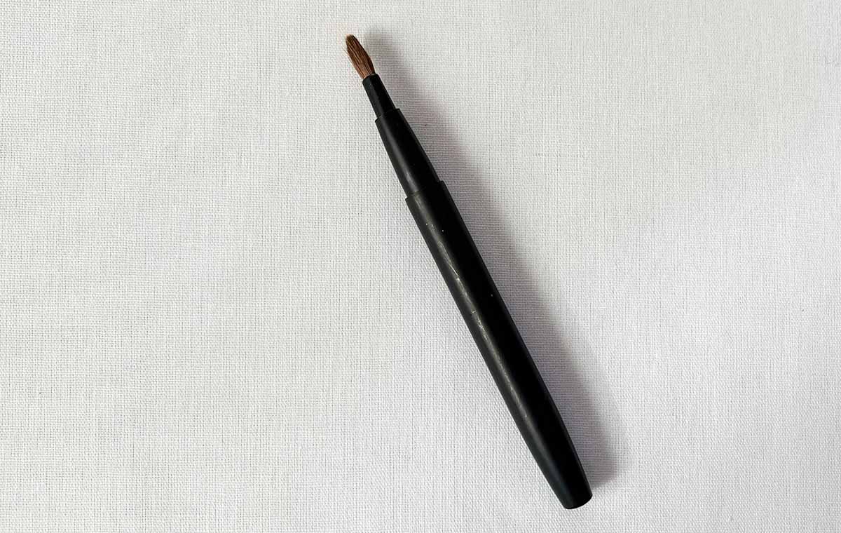 ダイソーの「ごくふわっ リップブラシ(スライド式)」