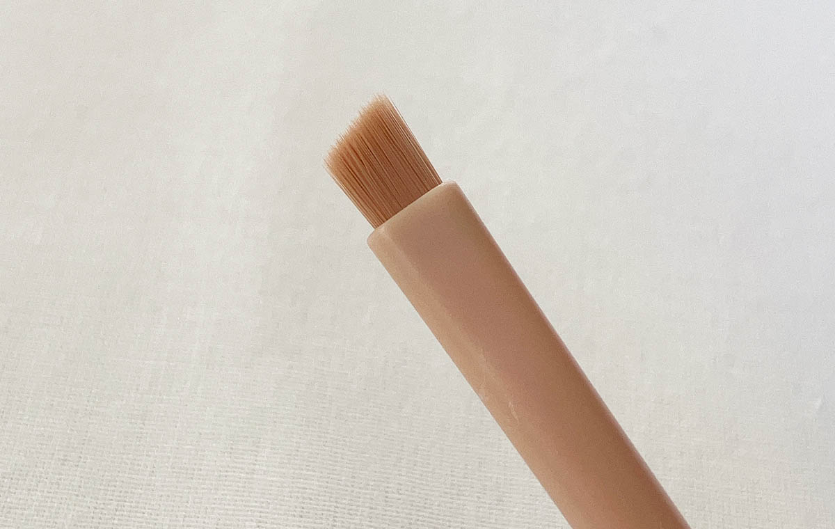 ダイソーの「5WAYメイクブラシ」のアイブロウブラシ