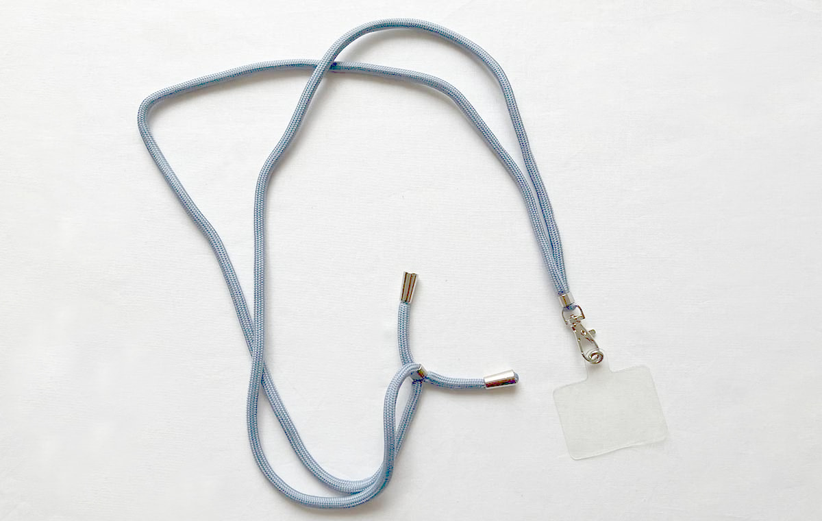 ストラップを平置きした写真