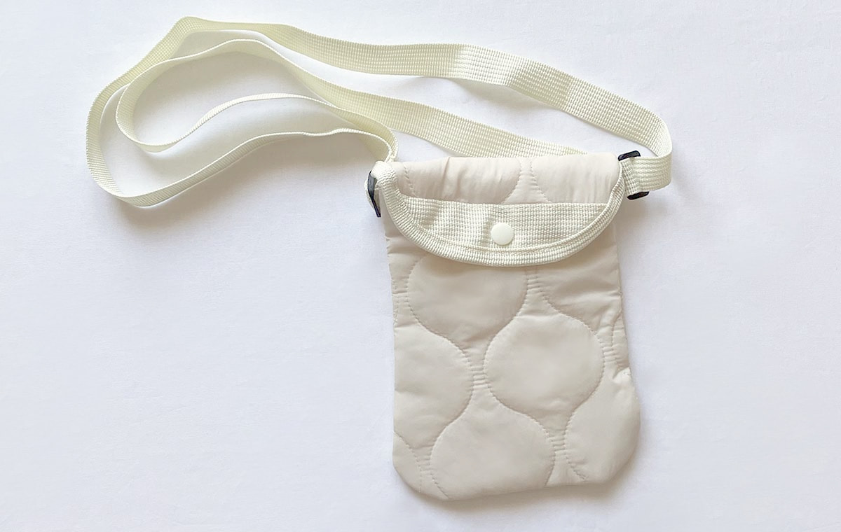 スマホショルダーバッグ(キルト)の平置き写真