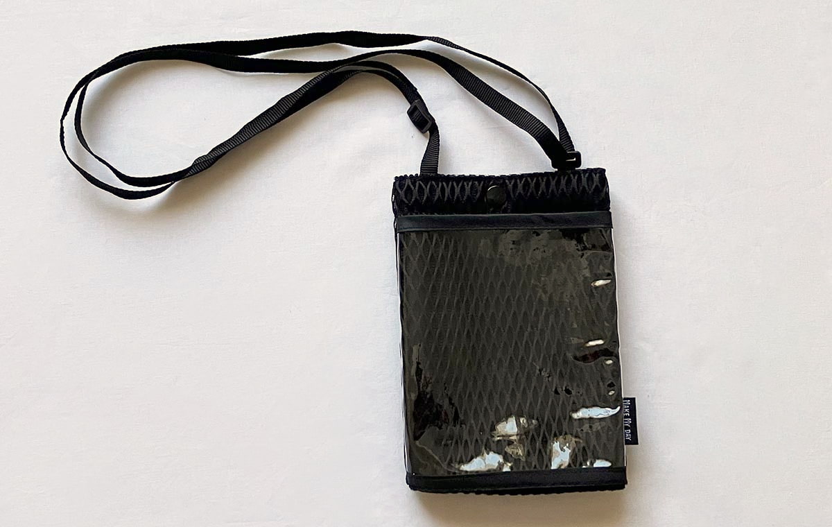 ショルダーバッグの平置き写真