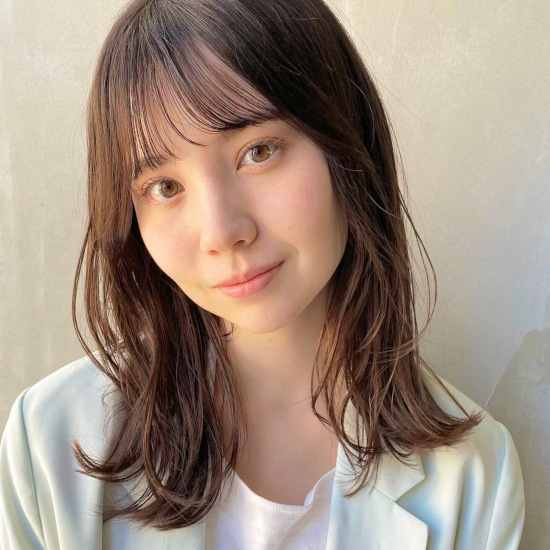 前髪をつくるならミニバングで小顔見せ