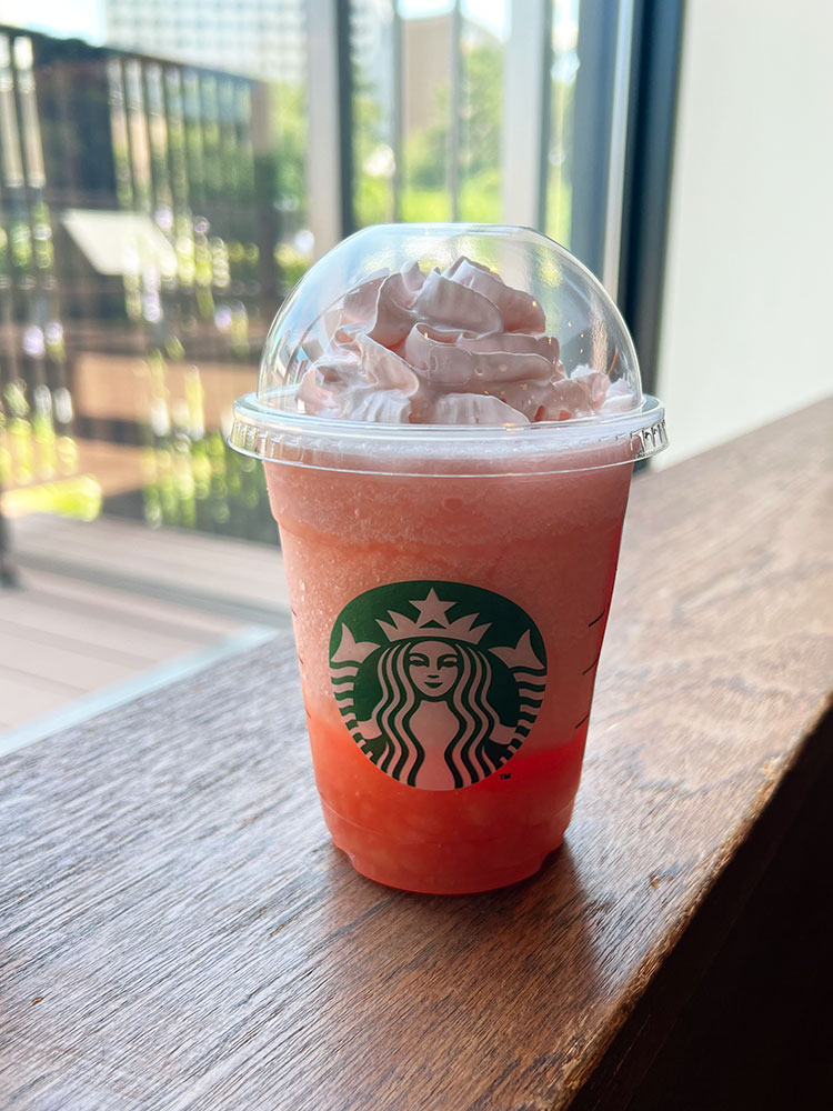 スターバックスの限定メニュー「GABURI ピーチ フラペチーノ(R)」