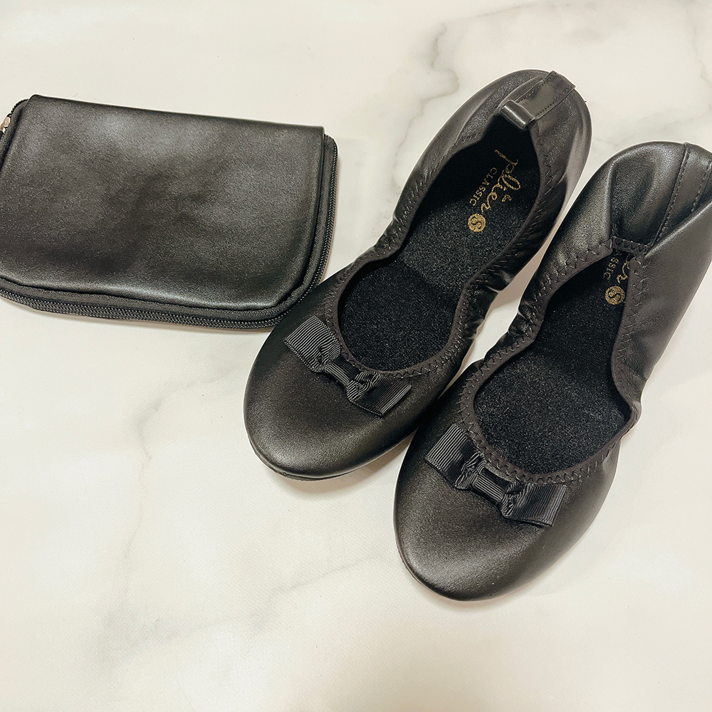 収納ケースと折り畳みスリッパ