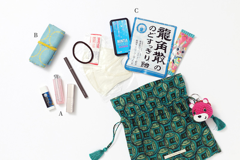 コスメポーチの中身