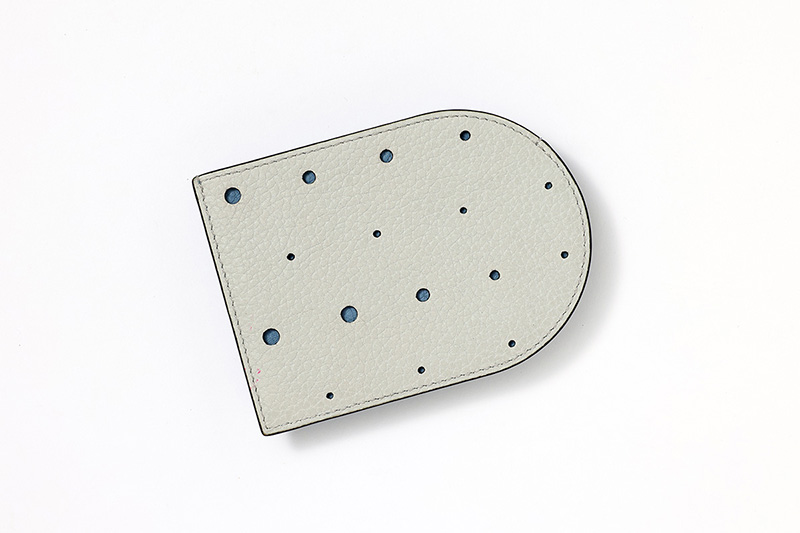 デルヴォーのパスケース