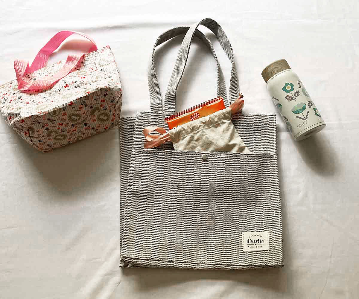 ダイソー「マチ&ポケット付きトートバッグ」とその中身