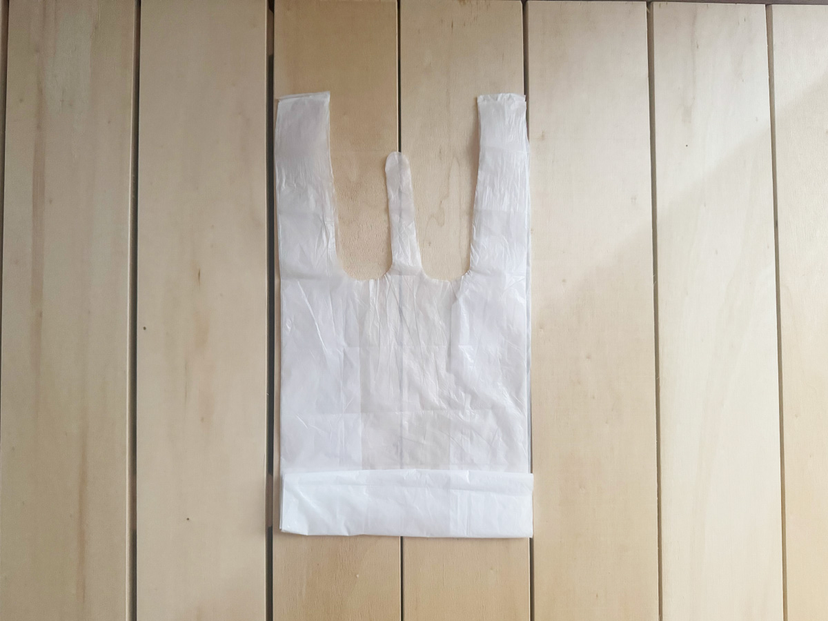 レジ袋の下側を2回折った写真