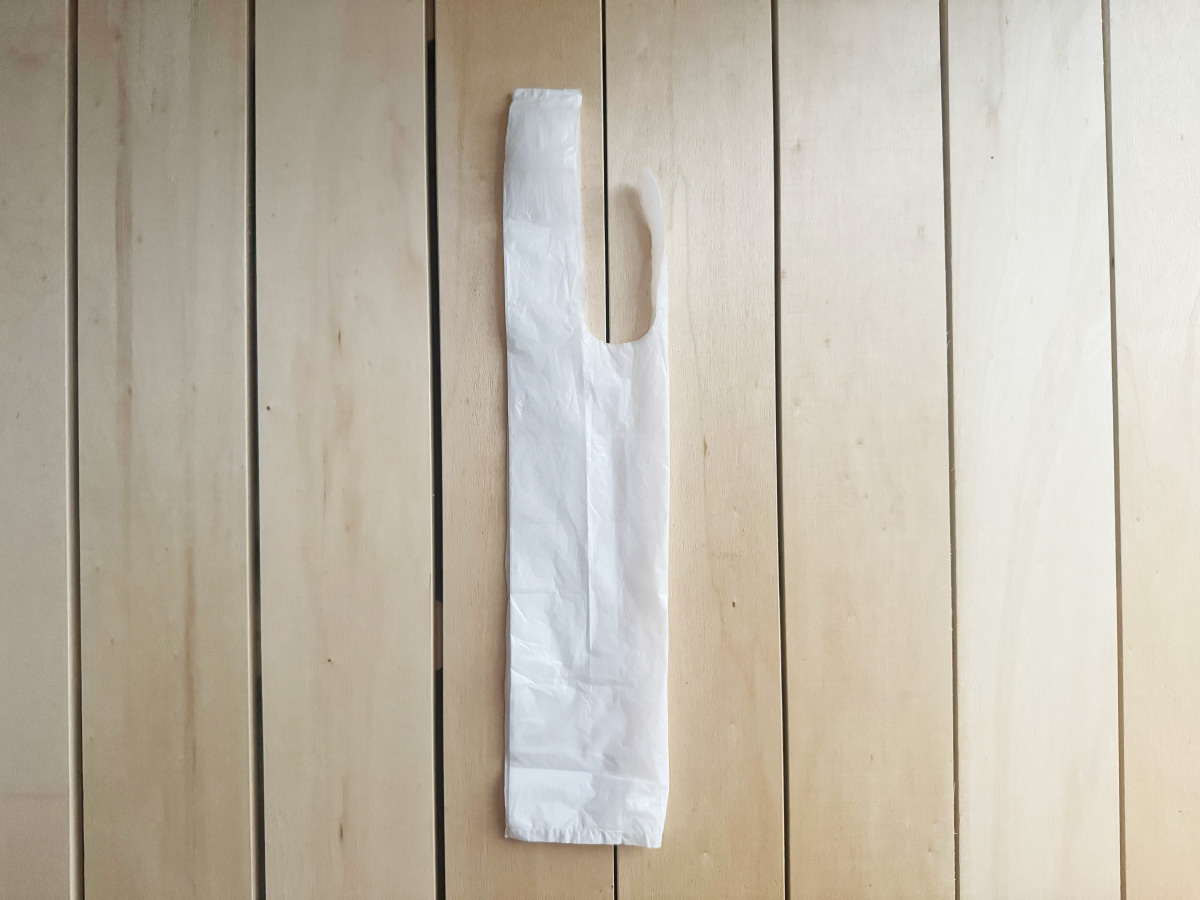 半分にたたんだレジ袋